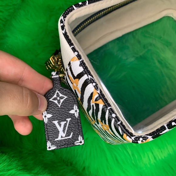 LOUIS VUITTON Beach Pouch limited ed! - Picture 3 of 5
